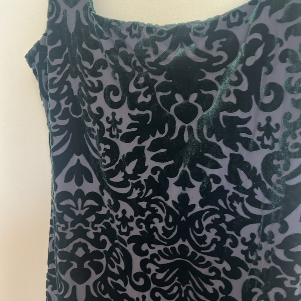 Emerald green, velvet patterned body con dress - Picture 7 of 9